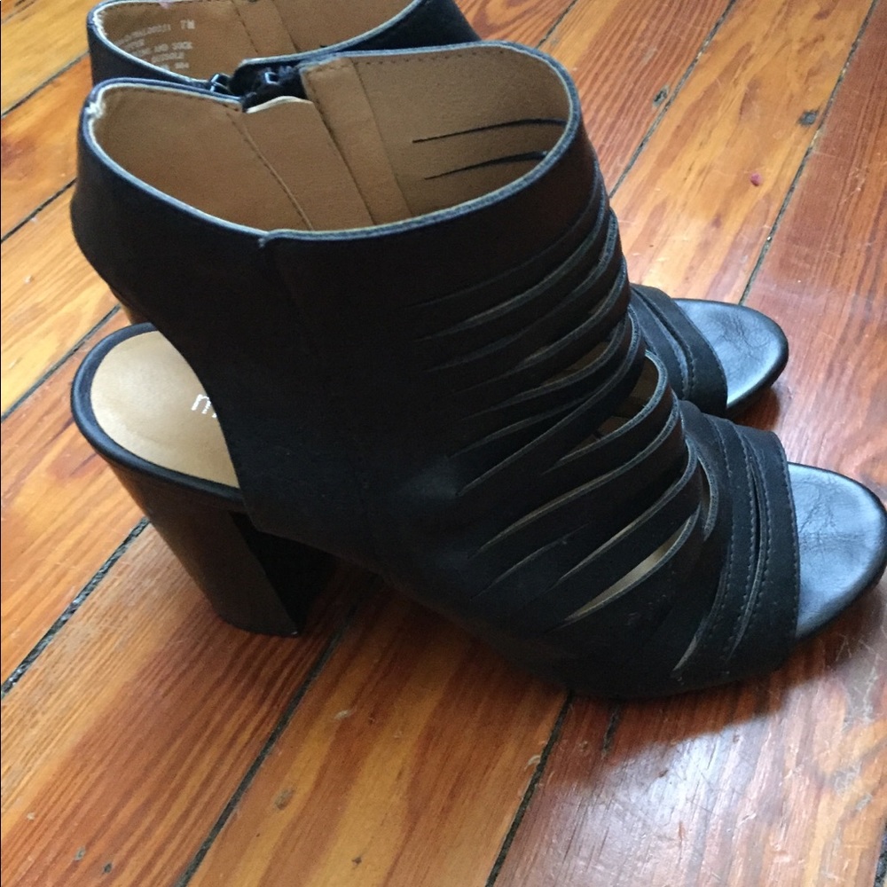 Heels - Picture 3 of 4